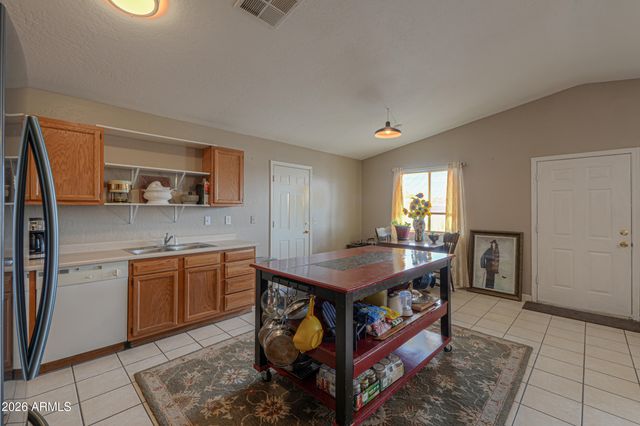 8210 W CONCORDIA Drive, Arizona City, AZ 85123