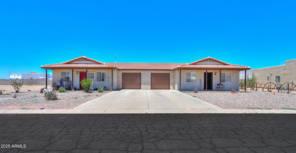 8210 W CONCORDIA Drive, Arizona City, AZ 85123