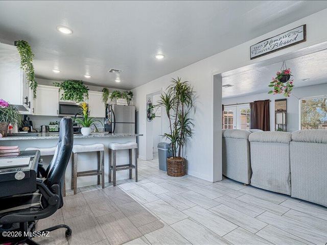 2225 S Hemlock Stravenue, Tucson, AZ 85713