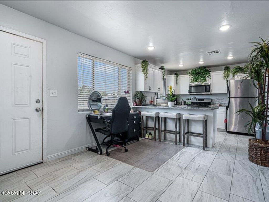 2225 S Hemlock Stravenue, Tucson, AZ 85713