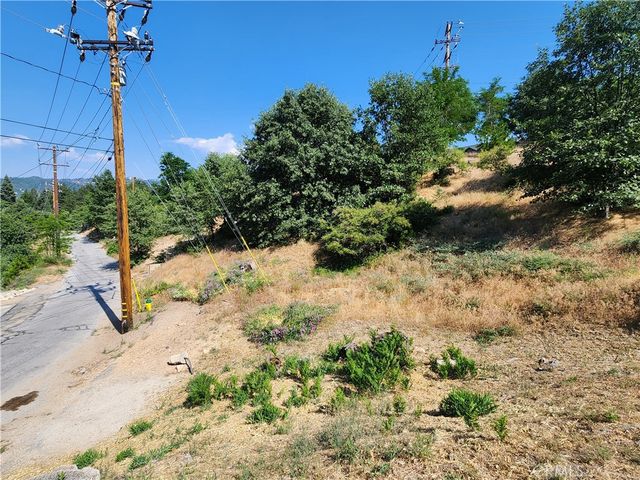 2344 Deep Creek Drive, Running Springs, CA 92382