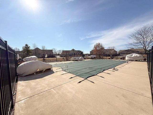 15330 Huff WAY, Brookfield, WI 53005