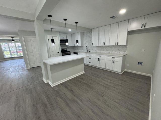 6407 Sandy Oaks Drive, Houston, TX 77050