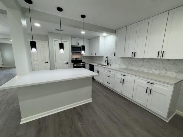 6407 Sandy Oaks Drive, Houston, TX 77050