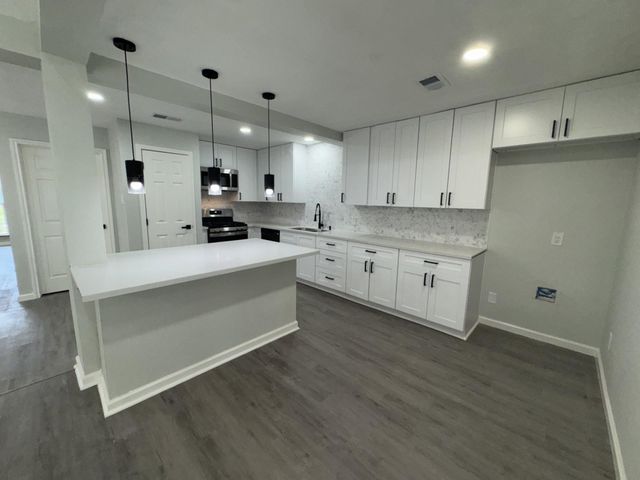 6407 Sandy Oaks Drive, Houston, TX 77050