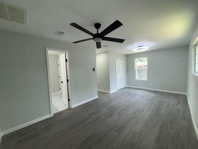 6407 Sandy Oaks Drive, Houston, TX 77050