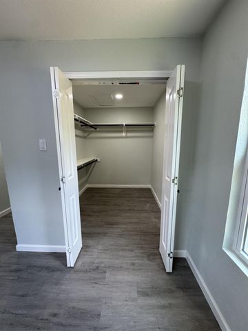 6407 Sandy Oaks Drive, Houston, TX 77050
