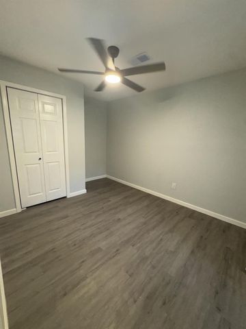 6407 Sandy Oaks Drive, Houston, TX 77050