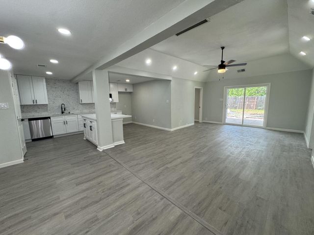 6407 Sandy Oaks Drive, Houston, TX 77050