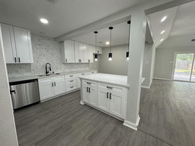 6407 Sandy Oaks Drive, Houston, TX 77050