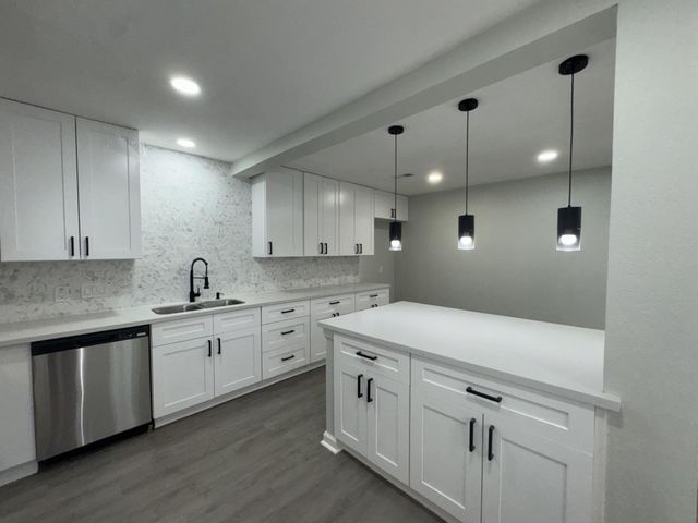 6407 Sandy Oaks Drive, Houston, TX 77050