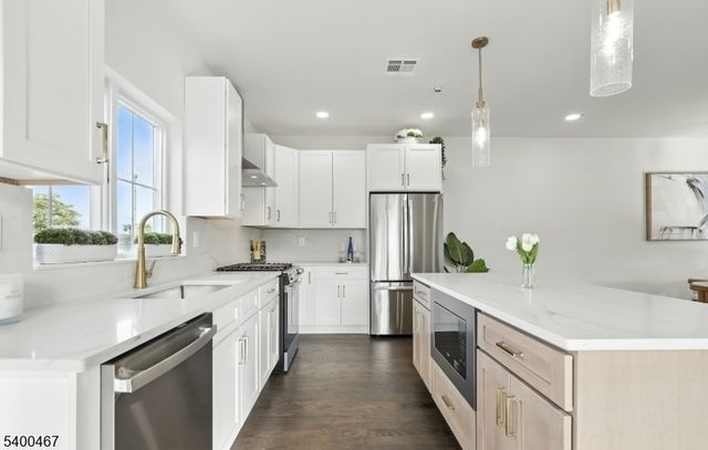 190 Canterbury Ave, North Arlington Boro, NJ 07031