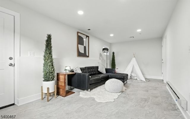 190 Canterbury Ave, North Arlington Boro, NJ 07031