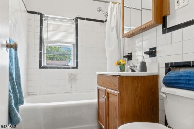 1032 E Blancke St, Linden City, NJ 07036