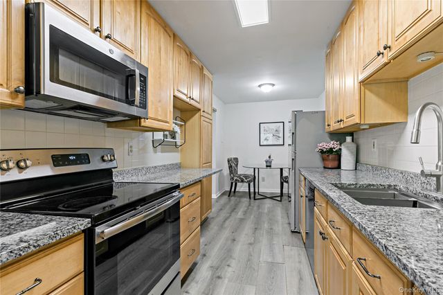 500 Central Park Avenue 323, Scarsdale, NY 10583