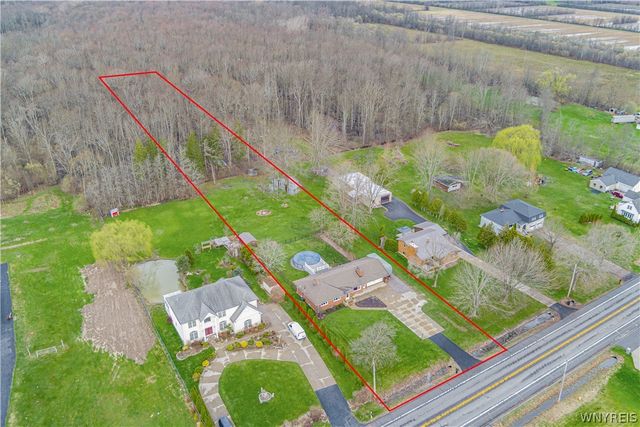 6998 Shawnee Road, Wheatfield, NY 14120