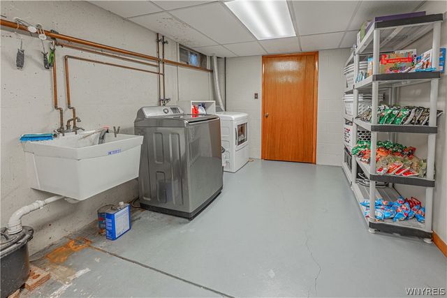 6998 Shawnee Road, Wheatfield, NY 14120