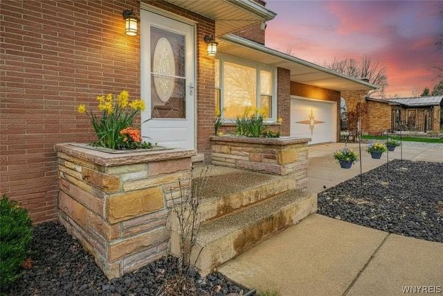 6998 Shawnee Road, Wheatfield, NY 14120