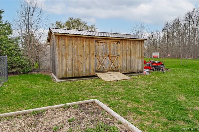 6998 Shawnee Road, Wheatfield, NY 14120
