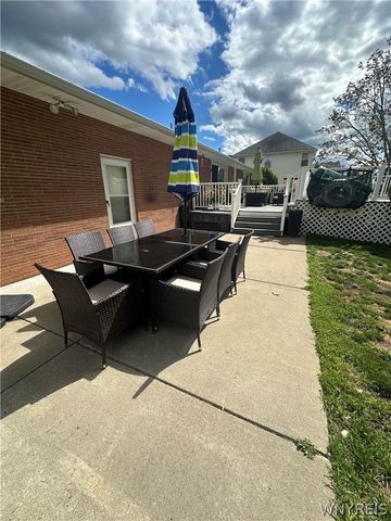 6998 Shawnee Road, Wheatfield, NY 14120