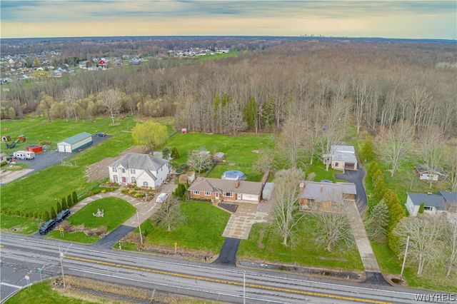 6998 Shawnee Road, Wheatfield, NY 14120