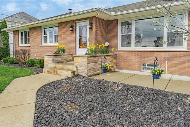 6998 Shawnee Road, Wheatfield, NY 14120