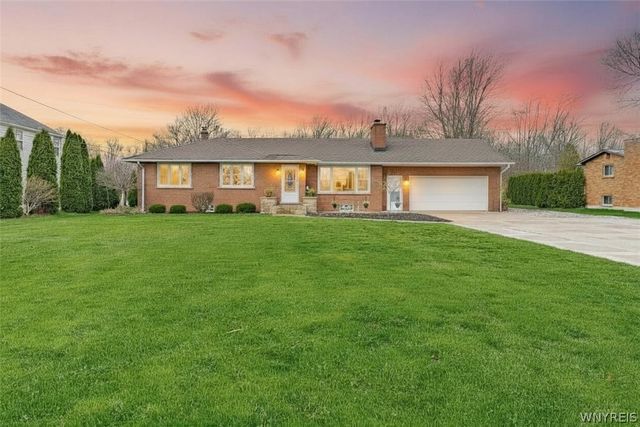 6998 Shawnee Road, Wheatfield, NY 14120