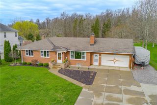 6998 Shawnee Road, Wheatfield, NY 14120