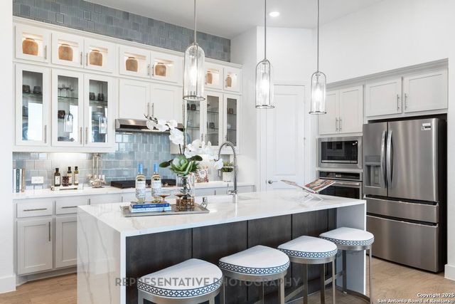 313 White Oak, Castroville, TX 78009