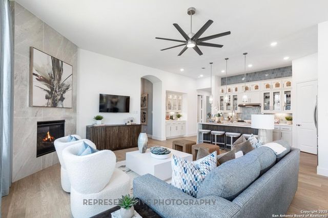 313 White Oak, Castroville, TX 78009