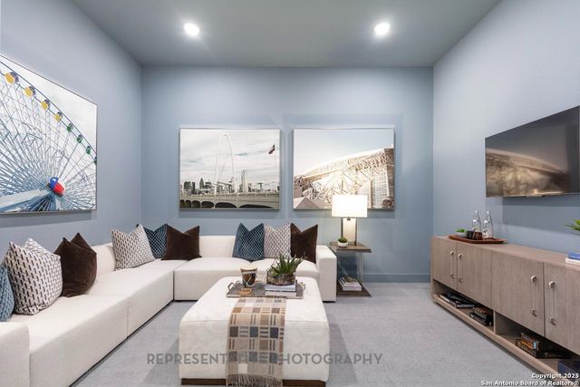 313 White Oak, Castroville, TX 78009