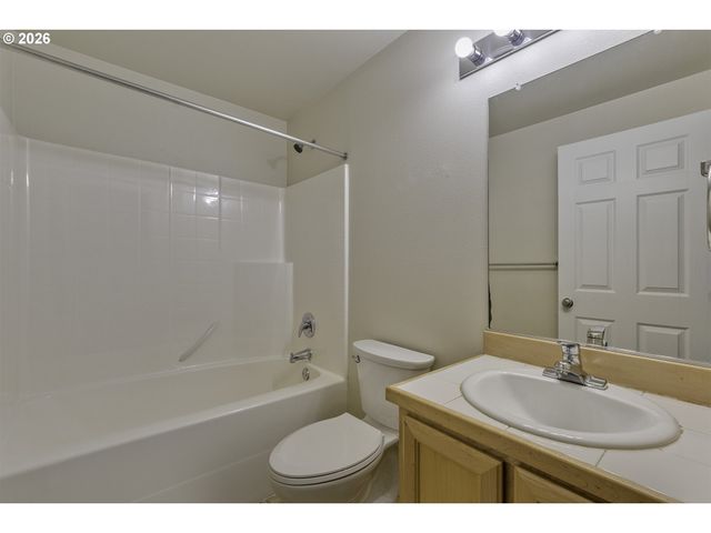 8654 Ne HYDE PARK Ln, Hillsboro, OR 97006