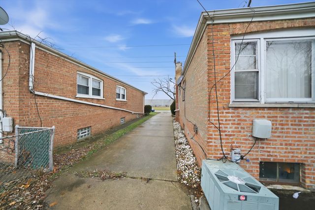 13921 S Stewart Avenue, Riverdale, IL 60827