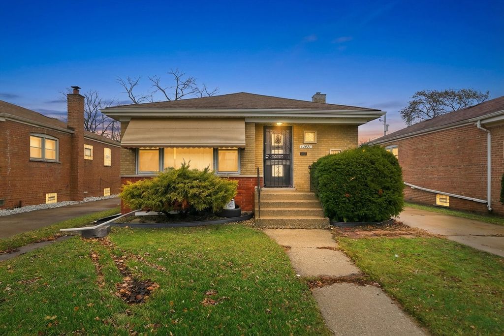 13921 S Stewart Avenue, Riverdale, IL 60827