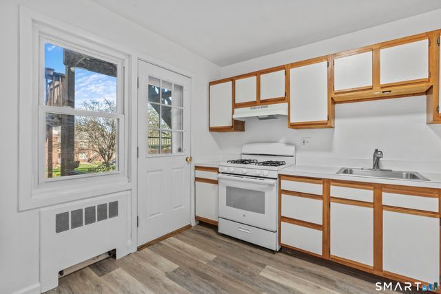323 Hamilton Court B, Stamford, CT 06902