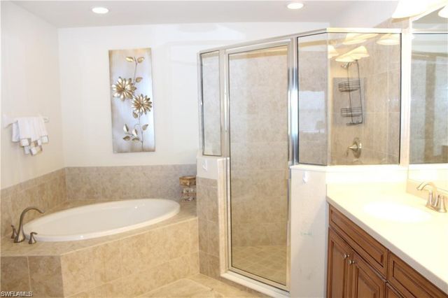 10542 Smokehouse Bay DR 101, Naples, FL 34120