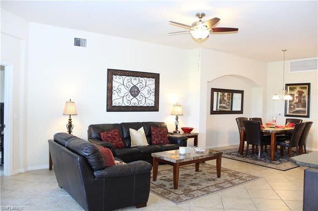 10542 Smokehouse Bay DR 101, Naples, FL 34120