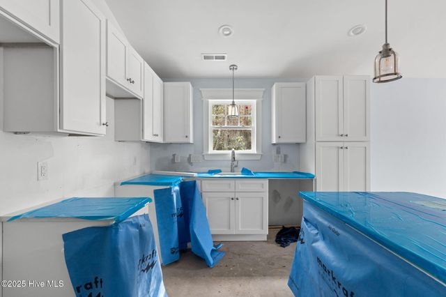 1200 N Caswell Avenue, Southport, NC 28461