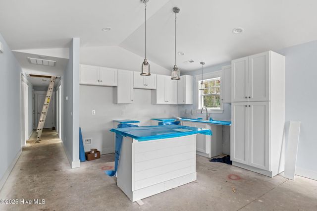 1200 N Caswell Avenue, Southport, NC 28461