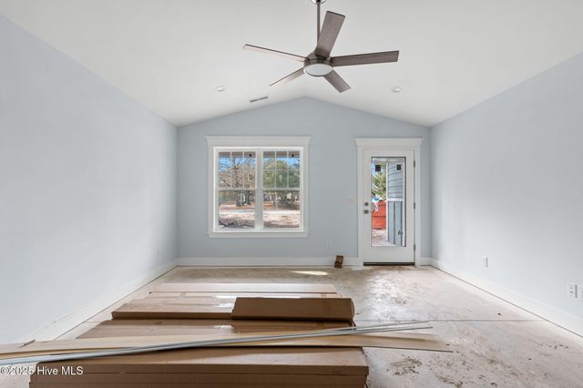 1200 N Caswell Avenue, Southport, NC 28461