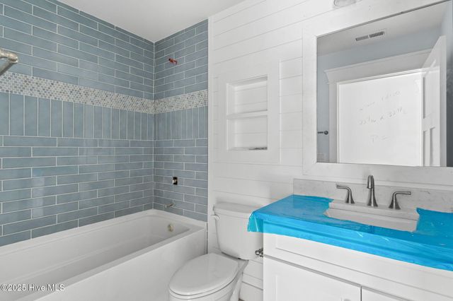 1200 N Caswell Avenue, Southport, NC 28461