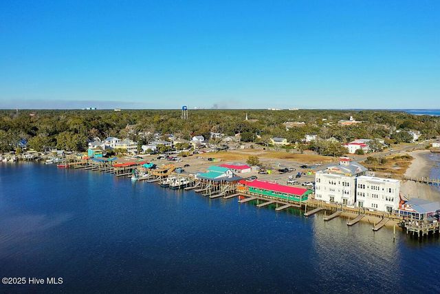 1200 N Caswell Avenue, Southport, NC 28461