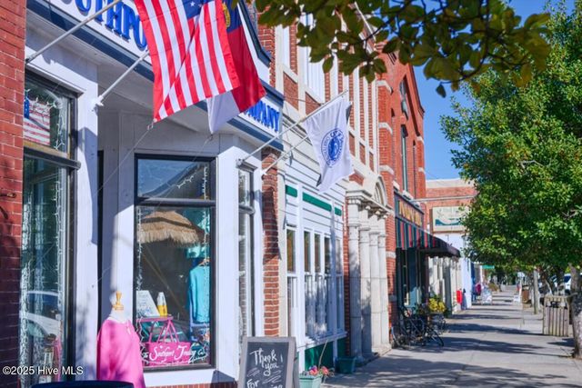 1200 N Caswell Avenue, Southport, NC 28461