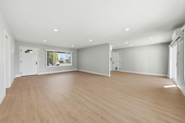 4904 Tulsa Ave, Olivehurst, CA 95961