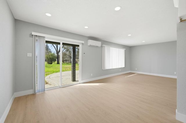 4904 Tulsa Ave, Olivehurst, CA 95961