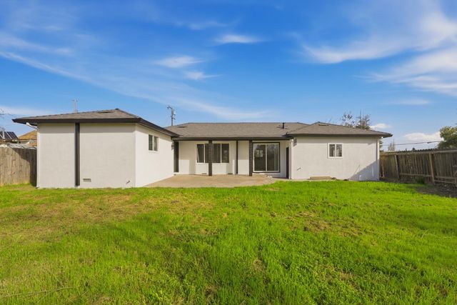 4904 Tulsa Ave, Olivehurst, CA 95961