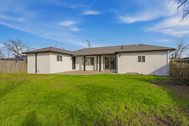 4904 Tulsa Ave, Olivehurst, CA 95961