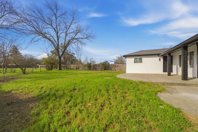 4904 Tulsa Ave, Olivehurst, CA 95961