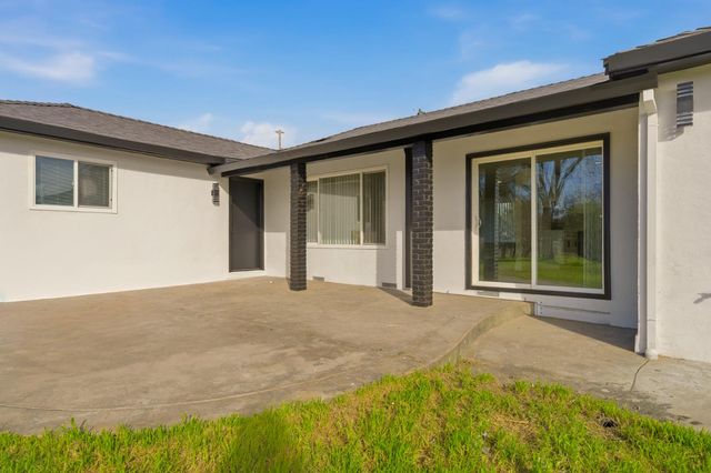 4904 Tulsa Ave, Olivehurst, CA 95961