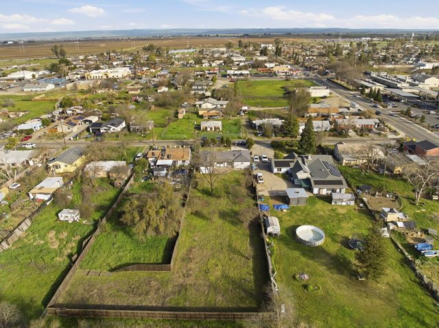 4904 Tulsa Ave, Olivehurst, CA 95961